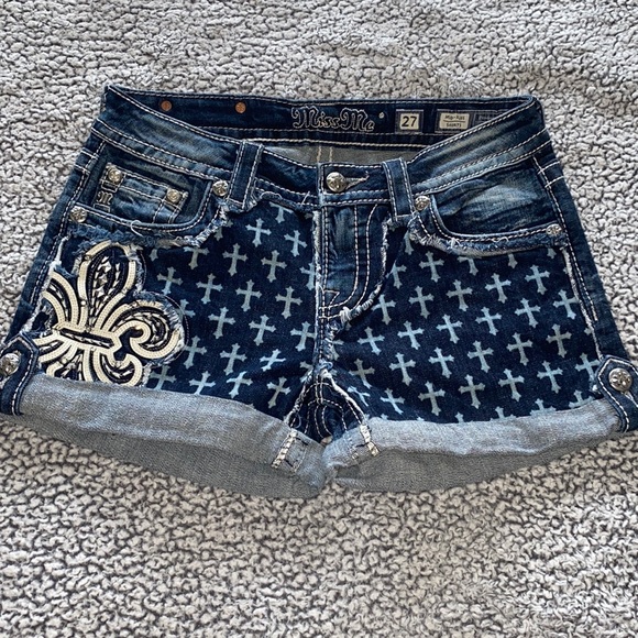 Miss Me Pants - Miss Me mid rise cuffed shorts